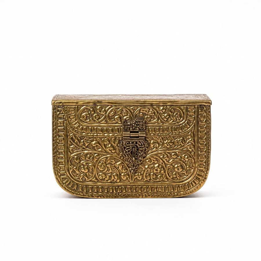 İşlemeli Metal Çanta 1